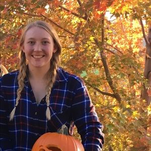Meet your Posher, Caitlyn
